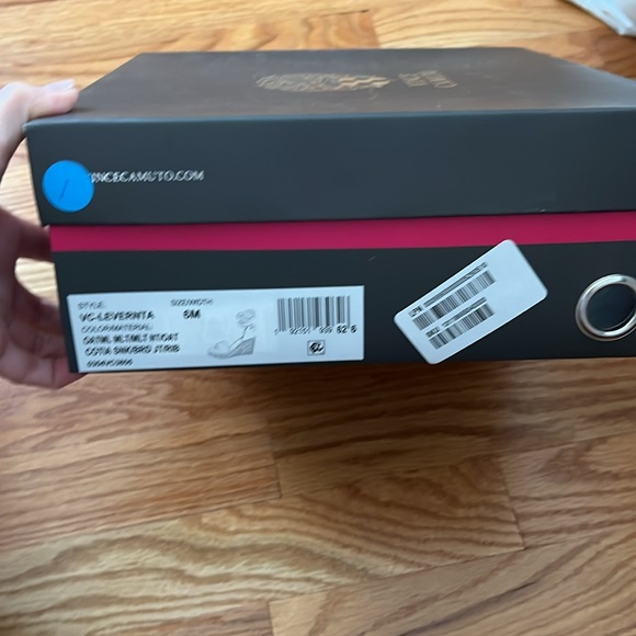 NWT/NIB Vince Camuto Wedge summer sandal - Picture 6 of 6